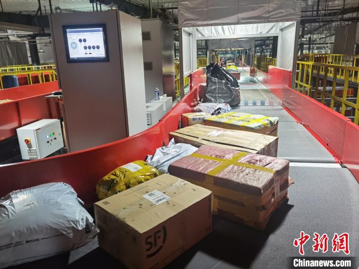 甘肅智能快遞分揀設(shè)備啟用：自動(dòng)化傳輸應(yīng)對“派件潮”